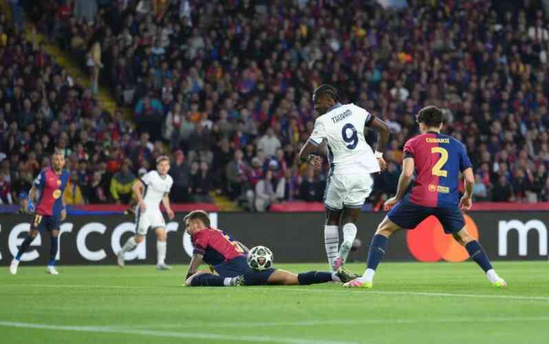 Tin bóng đá - Lamine Yamal ghi bàn, Barcelona hòa Inter trong trận cầu nhiều siêu phẩm