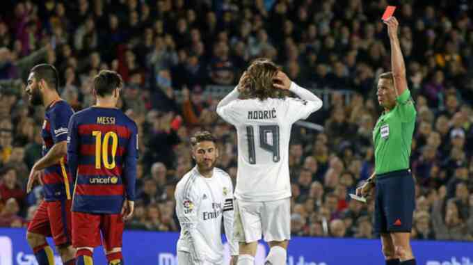 Real lại công kích trọng tài trước El Clasico