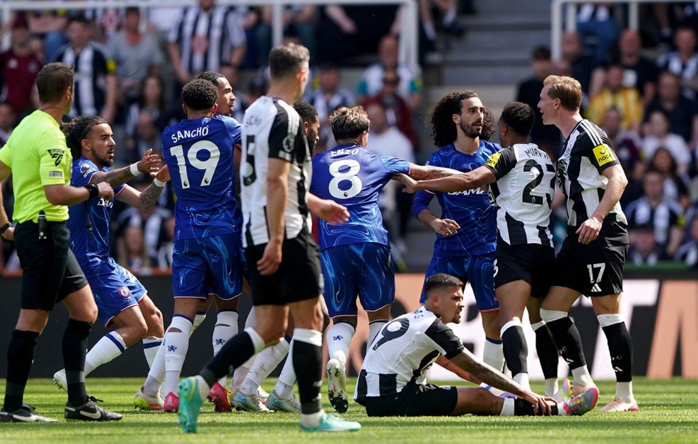 Gục ngã trước Newcastle, Chelsea có nguy cơ mất suất dự Champions League - 2