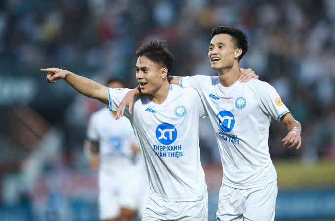 Nam Định hạ Thanh Hóa, thêm gần ngôi vương V-League