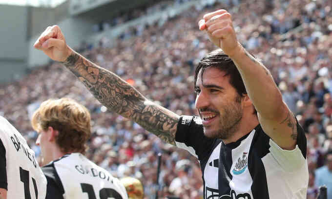 Newcastle đẩy Chelsea xuống thứ năm