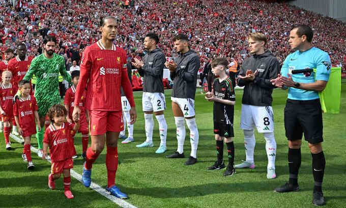 Arsenal cầm hòa Liverpool dù bị dẫn hai bàn
