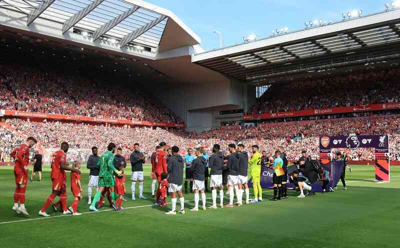 Merino bị đuổi, Arsenal may mắn thoát thua Liverpool
