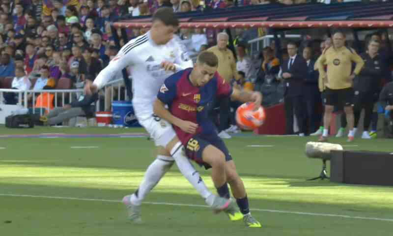 Trọng tài nói câu nhạy cảm, thổi bùng sự phẫn nộ ở trận Barca - Real Madrid