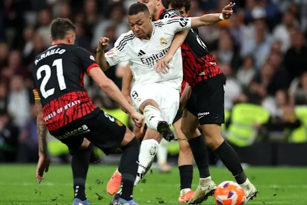 Mbappe ghi bàn cho Real Madrid, ngăn Barcelona vô địch sớm