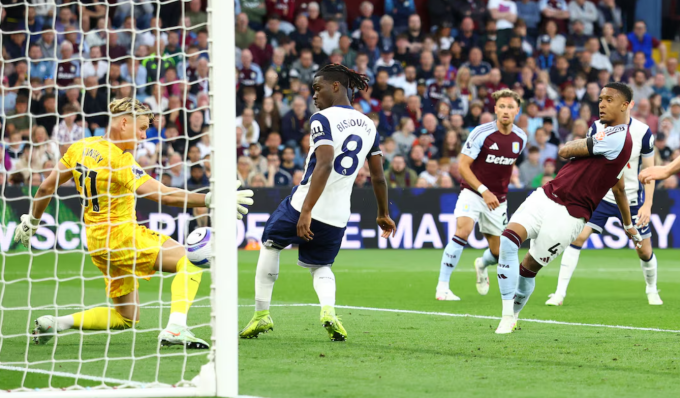 Aston Villa đẩy Man City khỏi top 5 Ngoại hạng Anh