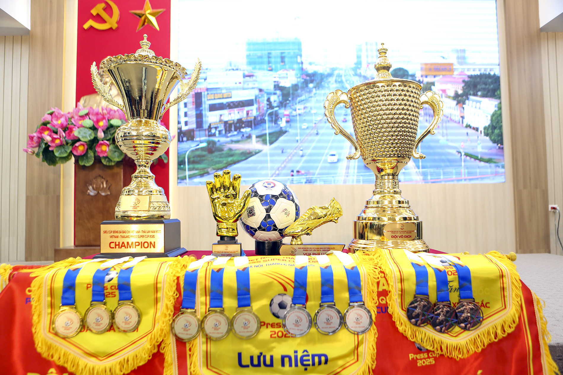 press cup 2.jpg