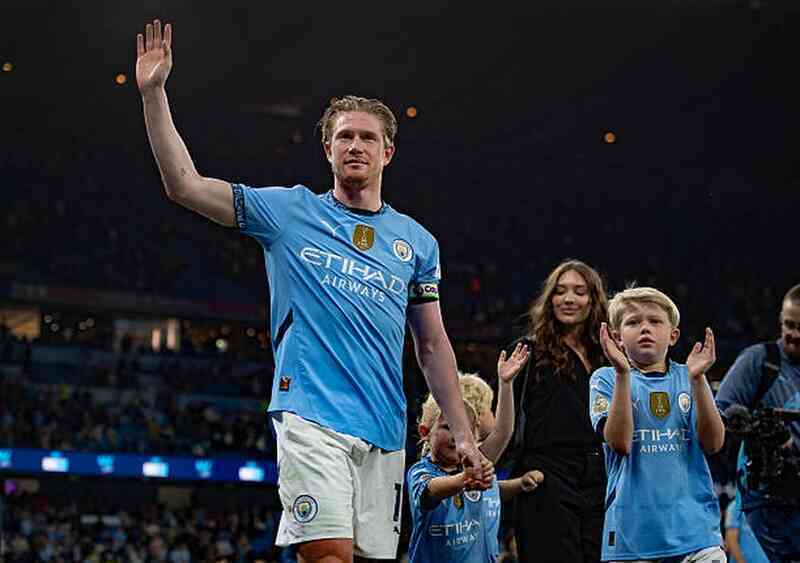 HLV Pep Guardiola bật khóc khi chia tay Kevin De Bruyne