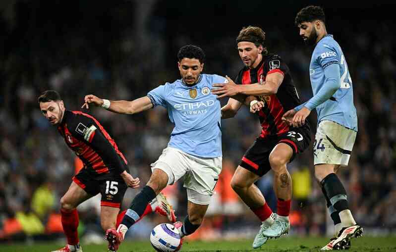 Man City tăng tốc trong cuộc đua giành vé dự Champions League