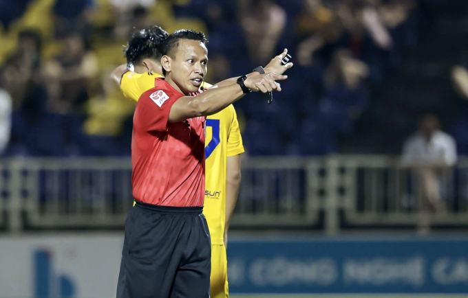 HAGL muốn tài trợ trọng tài ngoại điều hành V-League