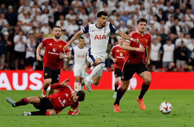 Keane: `Man Utd chỉ trông vào Maguire để thoát khỏi khó khăn`