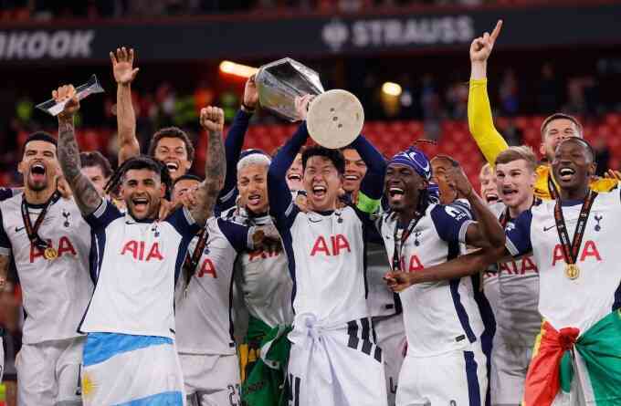 UEFA xin lỗi vụ thiếu huy chương của Son Heung-min