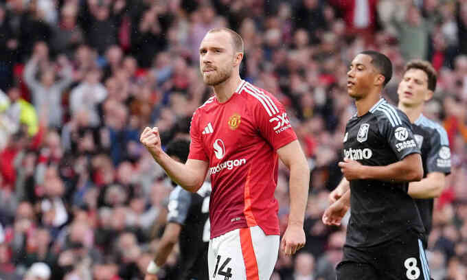 Man Utd đẩy Aston Villa khỏi nhóm dự Champions League