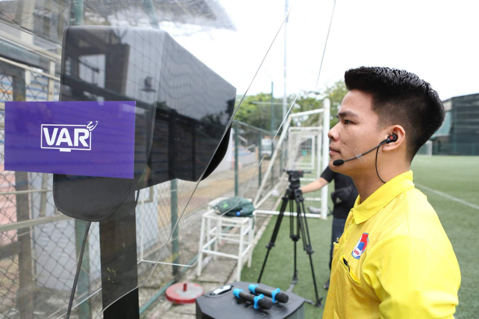 Trọng tài VAR `chạy nước rút`, tăng viện cho V-League