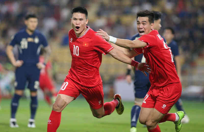 Tuyển Việt Nam: Ai cởi nút thắt cho hàng công của ông Kim Sang Sik?