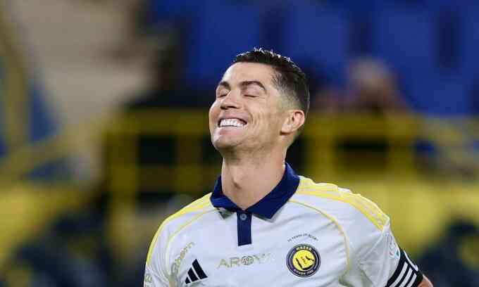 Dwight Yorke: `Chelsea nên chiêu mộ Ronaldo`