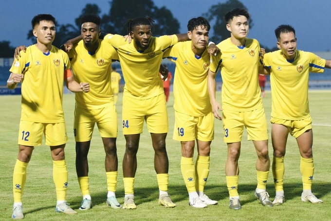 Quảng Nam thắng dễ, Bình Định thoát thua ở V-League