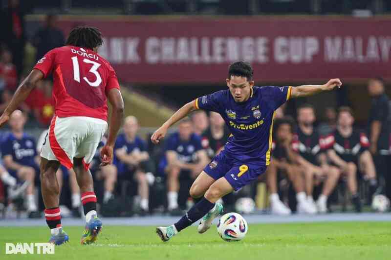 Chơi ấn tượng trước Man Utd, Hai Long chia sẻ về ước mơ xuất ngoại