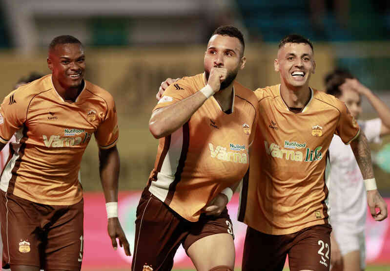 Kịch bản xuống hạng V-League: 5 đội `cầm đèn đỏ`