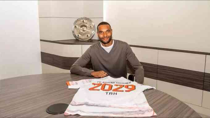 Bayern đi sau về trước Barca trong vụ Jonathan Tah