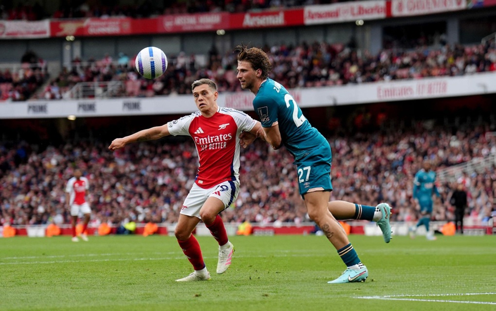 Arsenal lung lay vị trí thứ hai Premier League