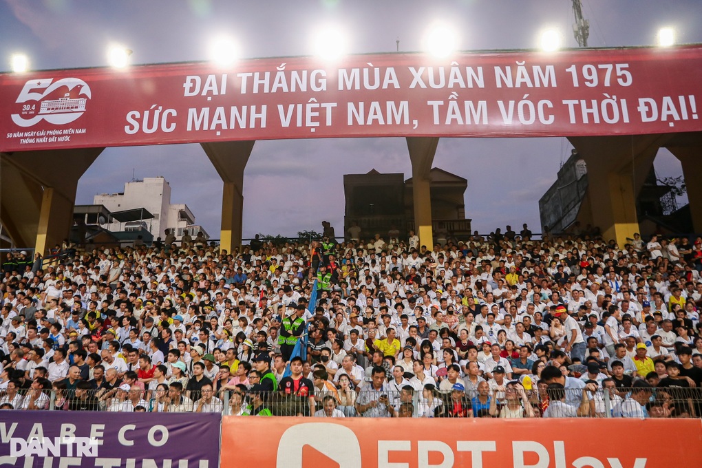 CLB Nam Định thắng đậm Hà Nội FC, xây chắc ngôi đầu V-League