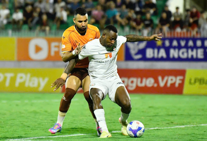 HAGL thua ngược đội áp chót V-League