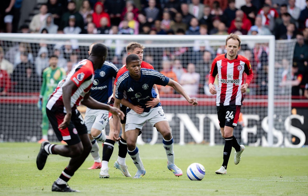 Man Utd trắng tay trong ~cơn mưa bàn thắng~ trên sân Brentford