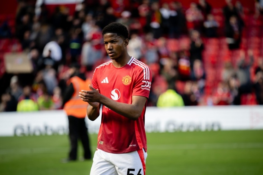 Cầu thủ 17 tuổi đi vào lịch sử dù Man Utd thua trận