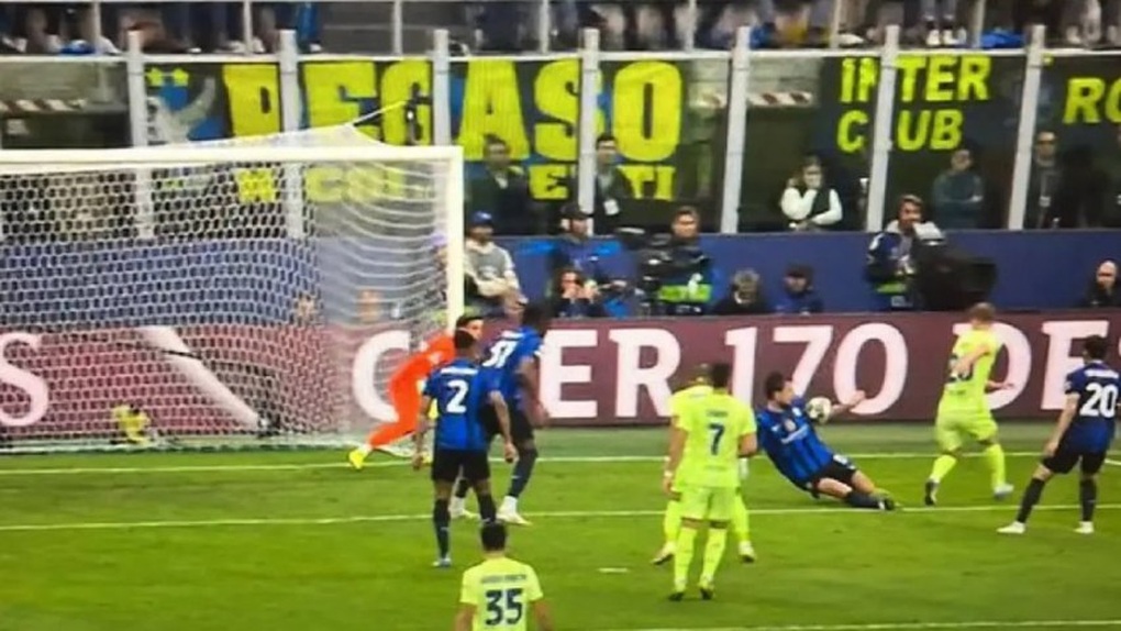 Nhiều tình huống tranh cãi ở trận thua cay đắng của Barcelona trước Inter