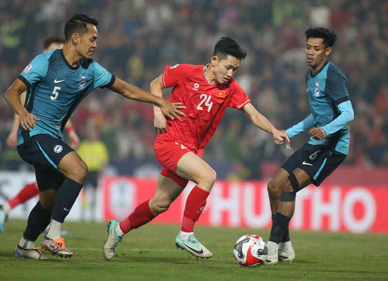 HLV Kim Sang Sik triệu tập Hai Long đấu Manchester United