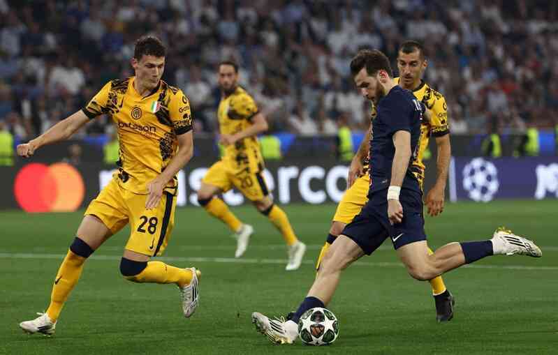HLV Inzaghi cân nhắc rời Inter Milan sau thất bại xấu hổ ở Champions League
