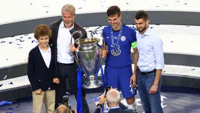 Abramovich lần đầu nói về việc phải bán Chelsea