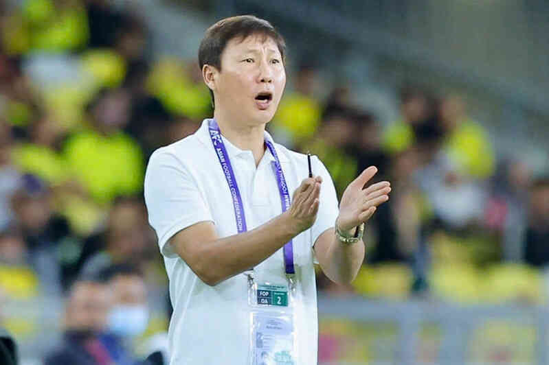 HLV Kim Sang Sik nhận trách nhiệm, chỉ ra lý do thua đậm Malaysia