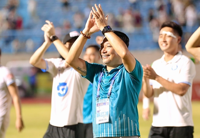 HLV Vũ Hồng Việt: `Nam Định xứng đáng vô địch V-League`