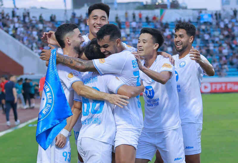 Vòng 25 V-League: Chờ Nam Định nâng Cúp, vé xuống hạng gọi tên