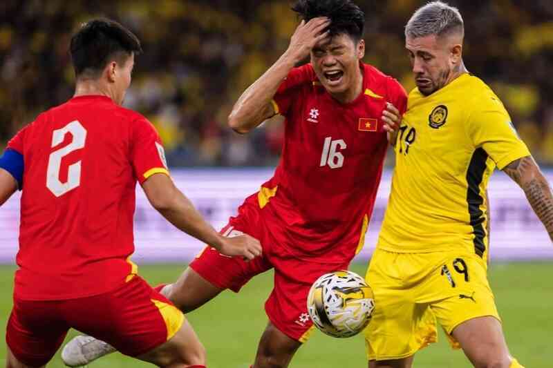 Chuyên gia tuyên bố bất ngờ về việc tuyển Malaysia nhập tịch ồ ạt