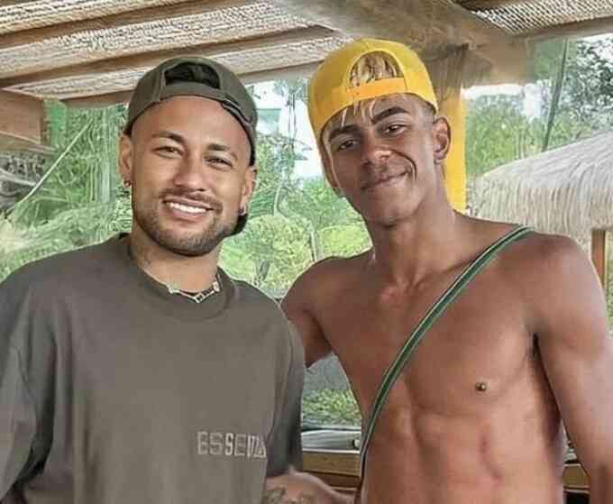 Yamal nghỉ hè cùng Neymar
