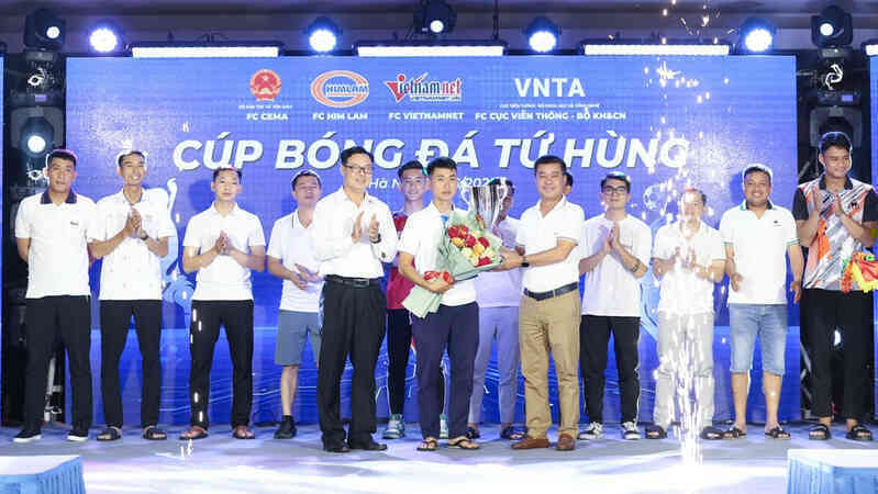 Sôi động giải bóng đá kỷ niệm 100 năm Ngày Báo chí Cách mạng Việt Nam