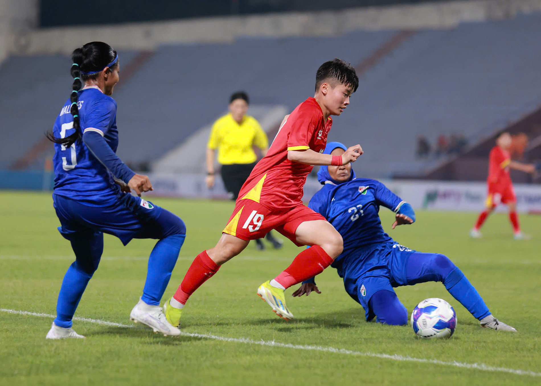 Huỳnh Như `tịt ngòi`, HLV Mai Đức Chung nói gì?