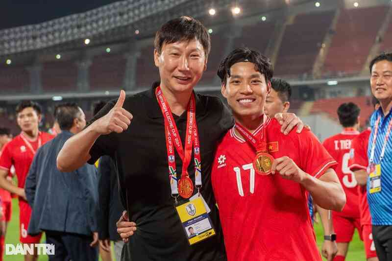 Chuyên gia Malaysia ca ngợi tài năng của HLV Kim Sang Sik
