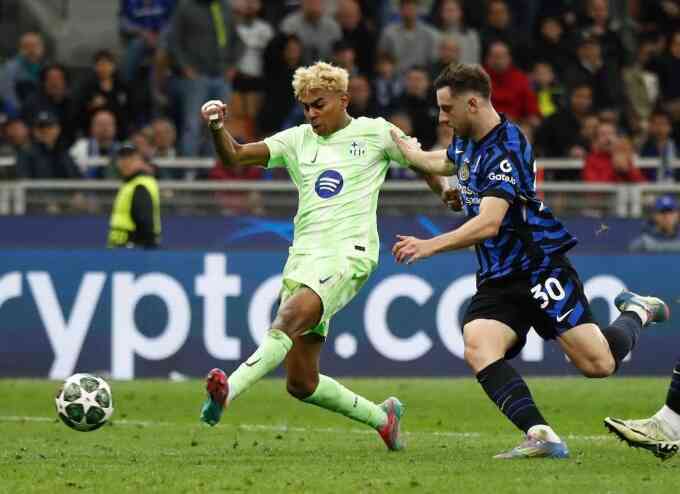Barca có thể bị trừ điểm ở Champions League