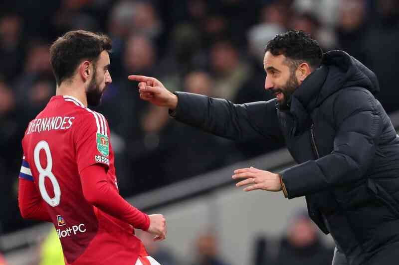 Bruno Fernandes có động thái gây sốc, quyết ở lại Man Utd chiến đấu
