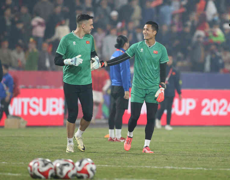Tuyển Việt Nam: HLV Kim Sang Sik chọn Đình Triệu hay Nguyễn Philip?