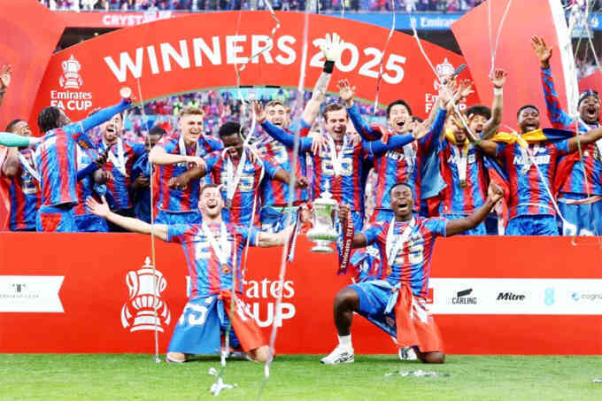 Crystal Palace mất suất Europa League vì không đọc mail từ UEFA