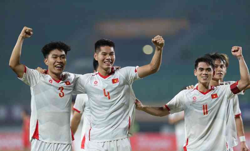 AFF vinh danh Văn Khang, Hiểu Minh sau chiến thắng đậm của U23 Việt Nam