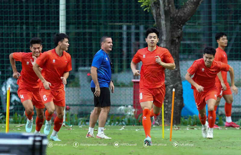 Đình Bắc báo tin cực vui trước trận U23 Việt Nam đấu U23 Campuchia