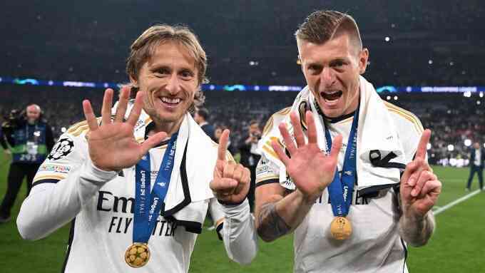 Kroos giải nghệ vì sợ làm cầu thủ dự bị