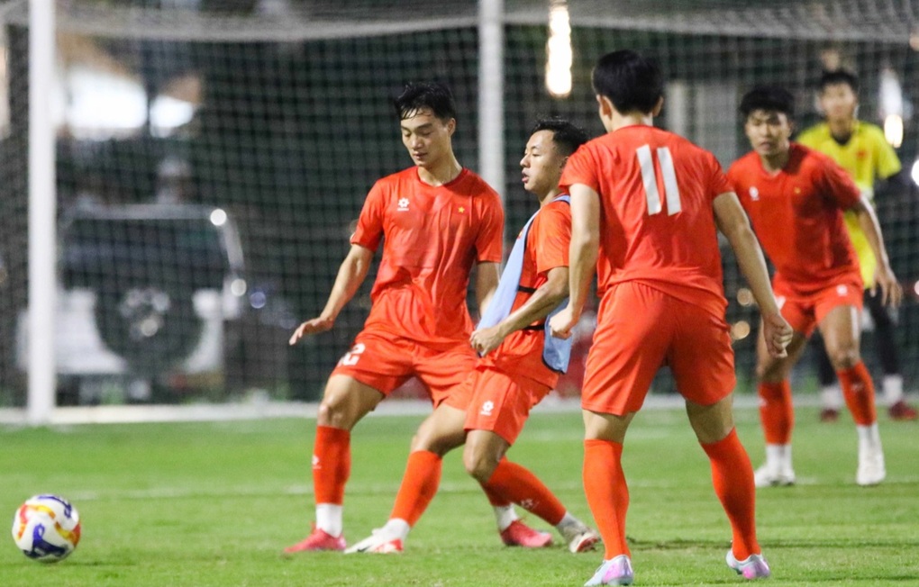 HLV Kim Sang Sik nhận tin vui trước trận U23 Việt Nam đối đầu U23 Campuchia