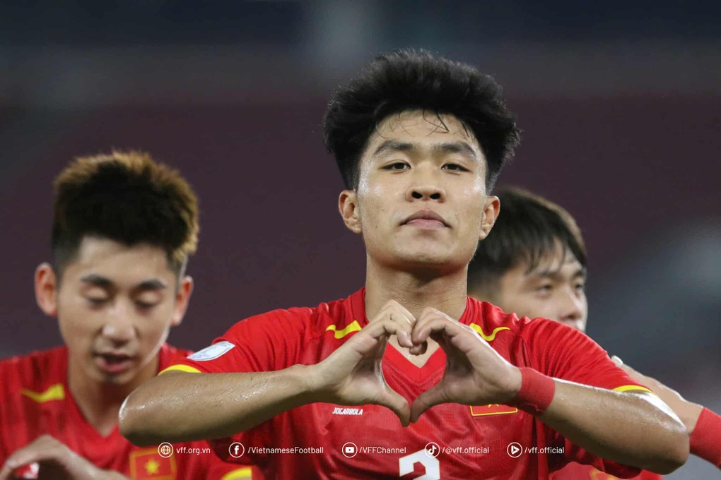Báo Hàn Quốc nói điều bất ngờ về HLV Kim Sang Sik khi U23 Việt Nam đi tiếp